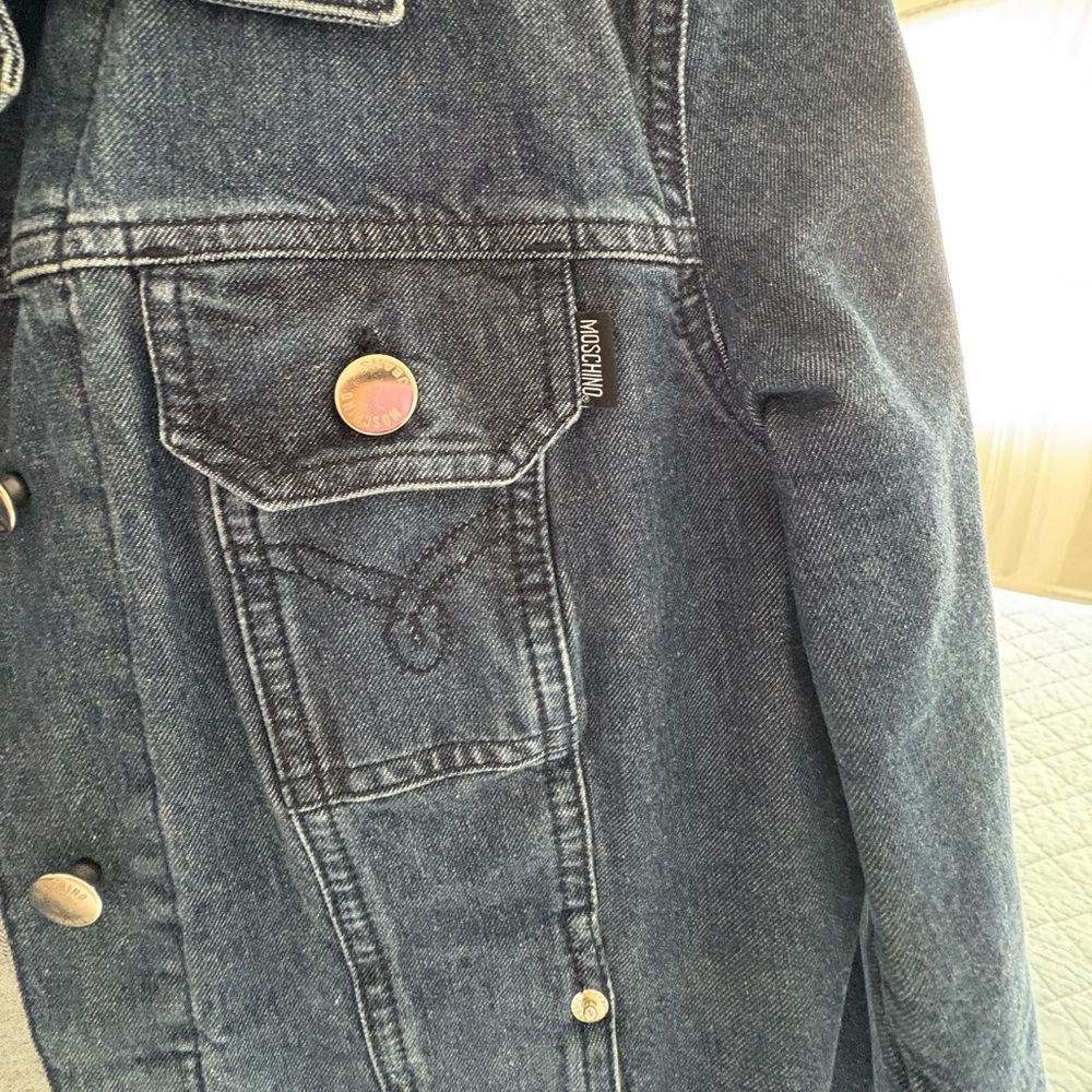 Authentic Moschino jacket. - Picture 5 of 5
